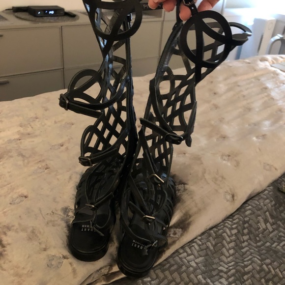 stuart Weitzman size 6 Aphrodite gladiator sandal! - Picture 7 of 8